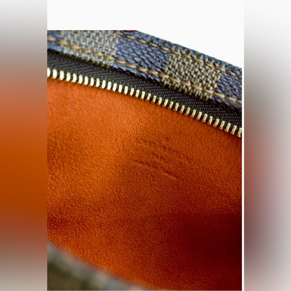 Louis Vuitton Manosque leather handbag accessory pouch in Damier Ebene - Picture 10 of 14